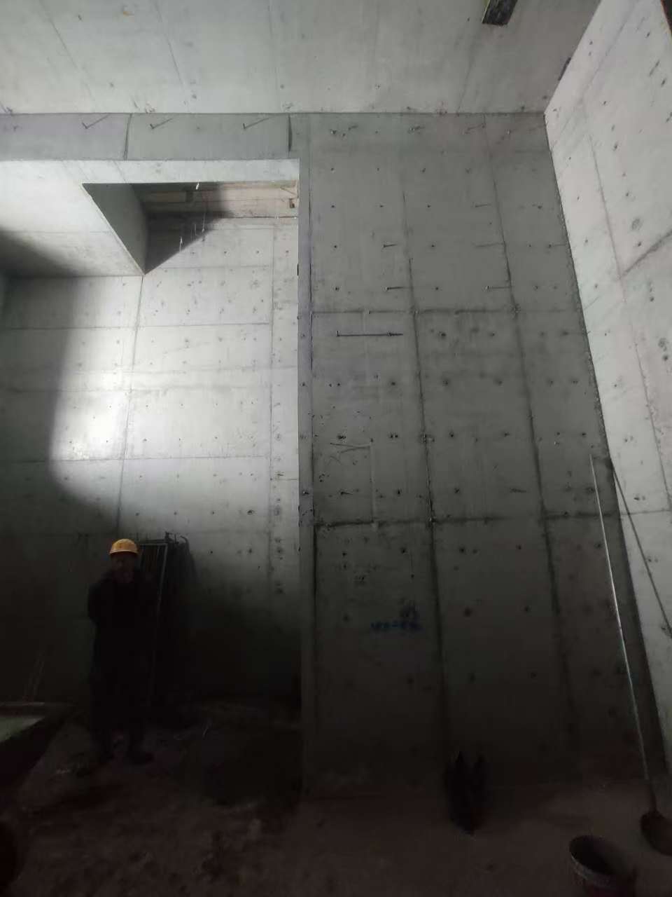 门头沟墙上开槽钢筋断了有影响吗
